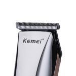Kemei Professional Hair Clipper KM-5018 - Cordless Rechargeable, Titanium Blade, Washable, 45-min Runtime + 4 Guide Combs - Image 3