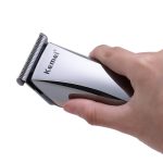 Kemei Professional Hair Clipper KM-5018 - Cordless Rechargeable, Titanium Blade, Washable, 45-min Runtime + 4 Guide Combs - Image 4