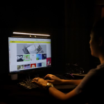 Porodo LumaView Full HD Webcam & Desk Light (PDWBCMGY) – Eye-Care LED & USB Plug-and-Play - Image 5